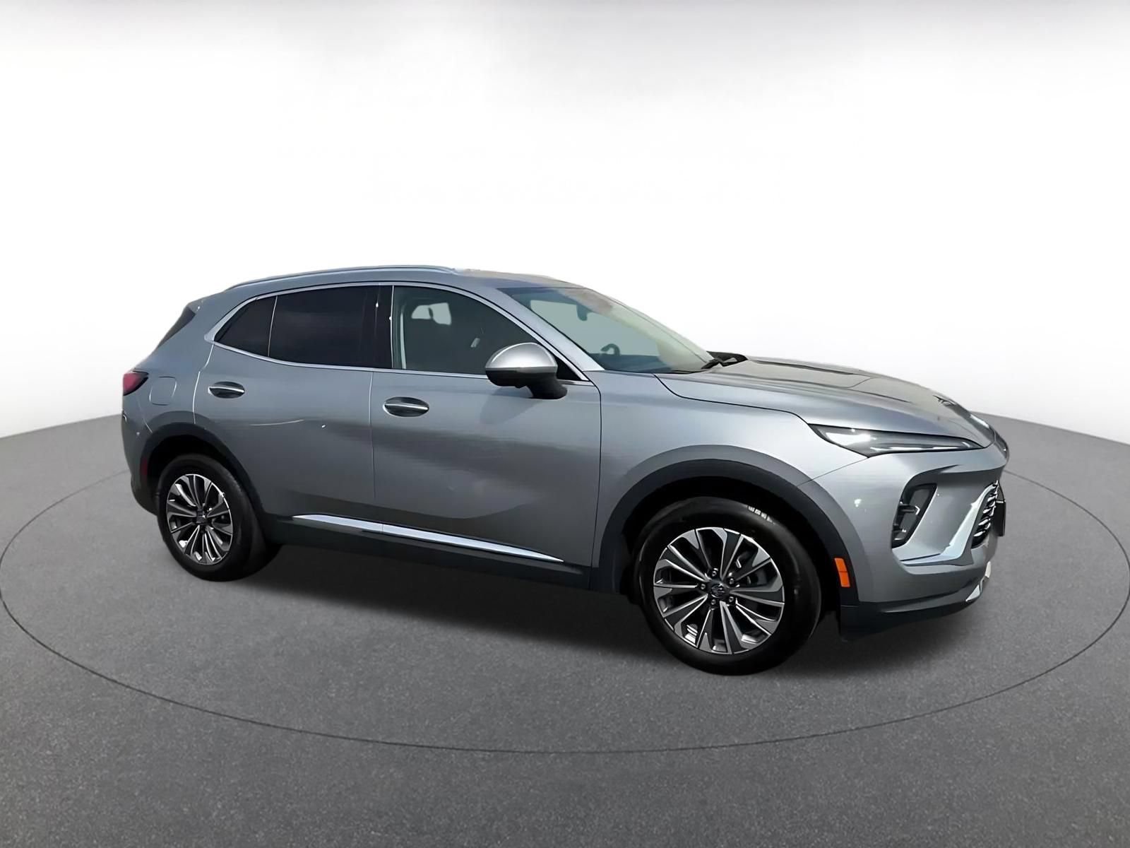 Used 2024 Buick Envision Preferred AWD/4WD image 2