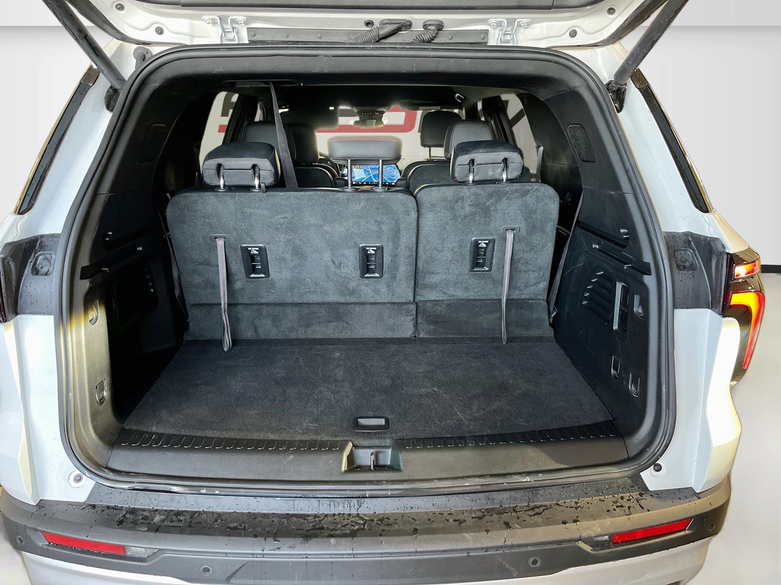 Used 2025 Chevrolet Traverse Z71 w/ LPO, Floor Liner Package AWD/4WD image 26