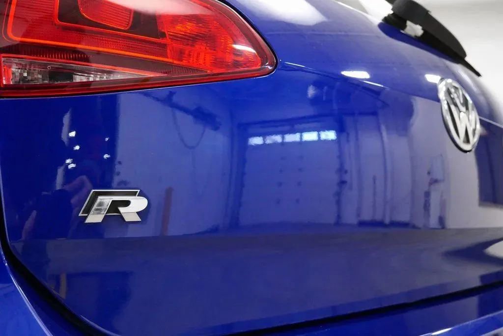 Used 2017 Volkswagen Golf R 4-Door AWD/4WD image 10