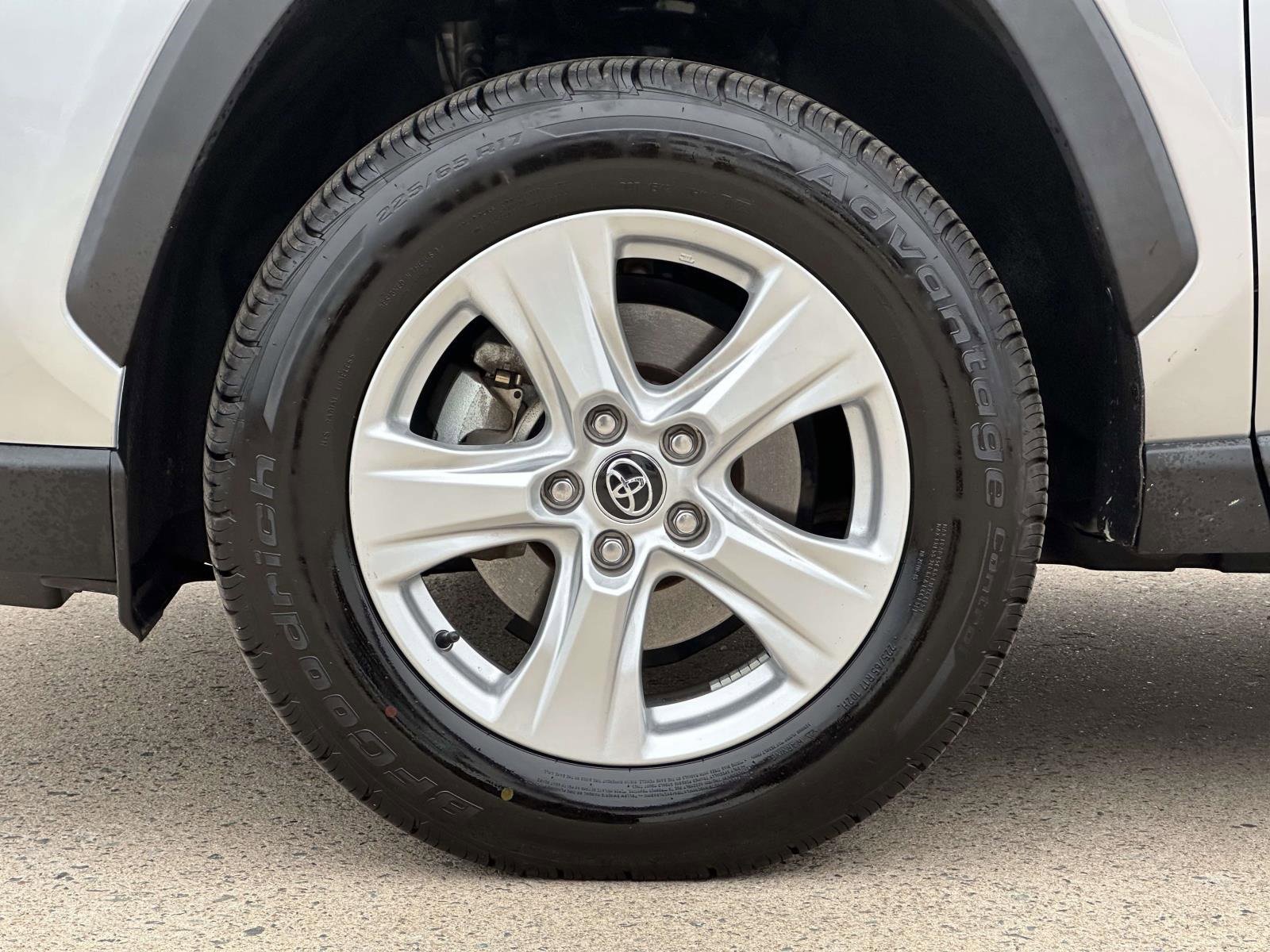 Used 2020 Toyota RAV4 XLE image 7