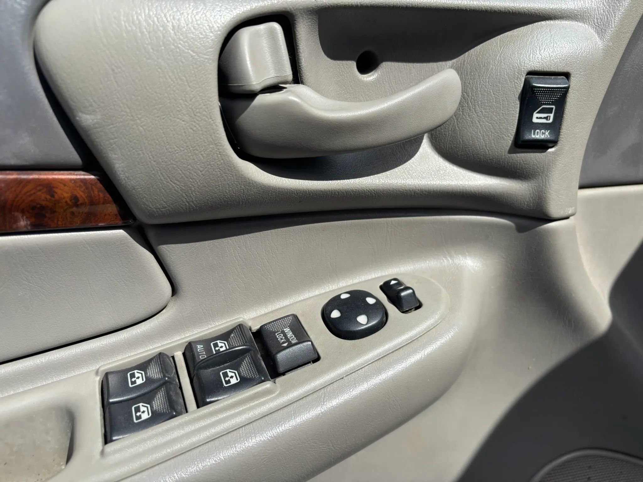 Used 2003 Chevrolet Impala Sedan image 9