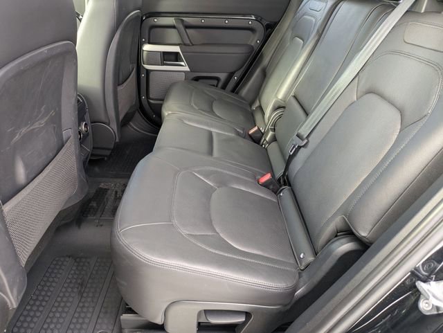 Used 2023 Land Rover Defender 110 SE image 15