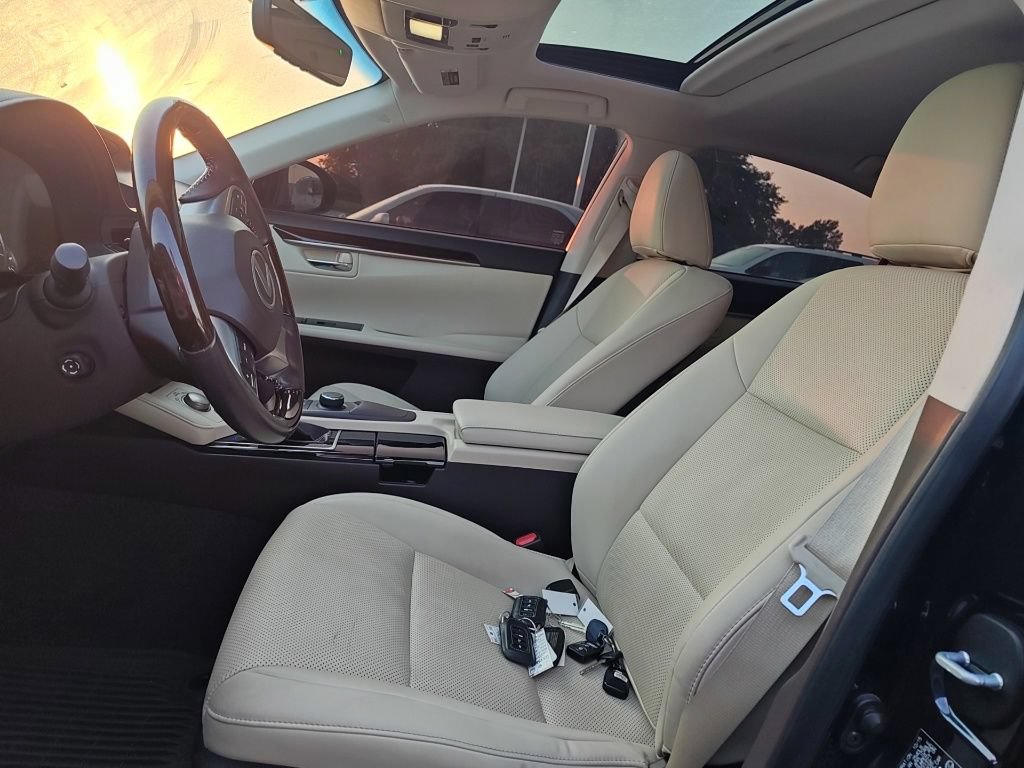 Used 2016 Lexus ES 350 w/ Premium Package w/Wood Trim FWD image 9
