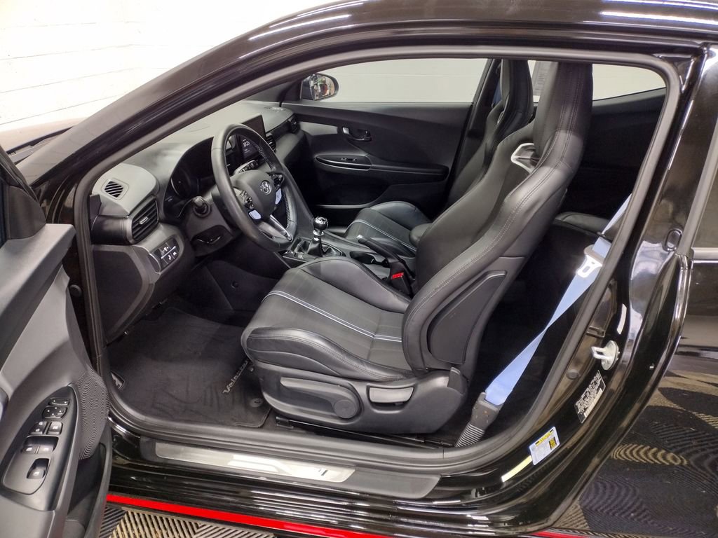 Certified 2022 Hyundai Veloster N Base image 20