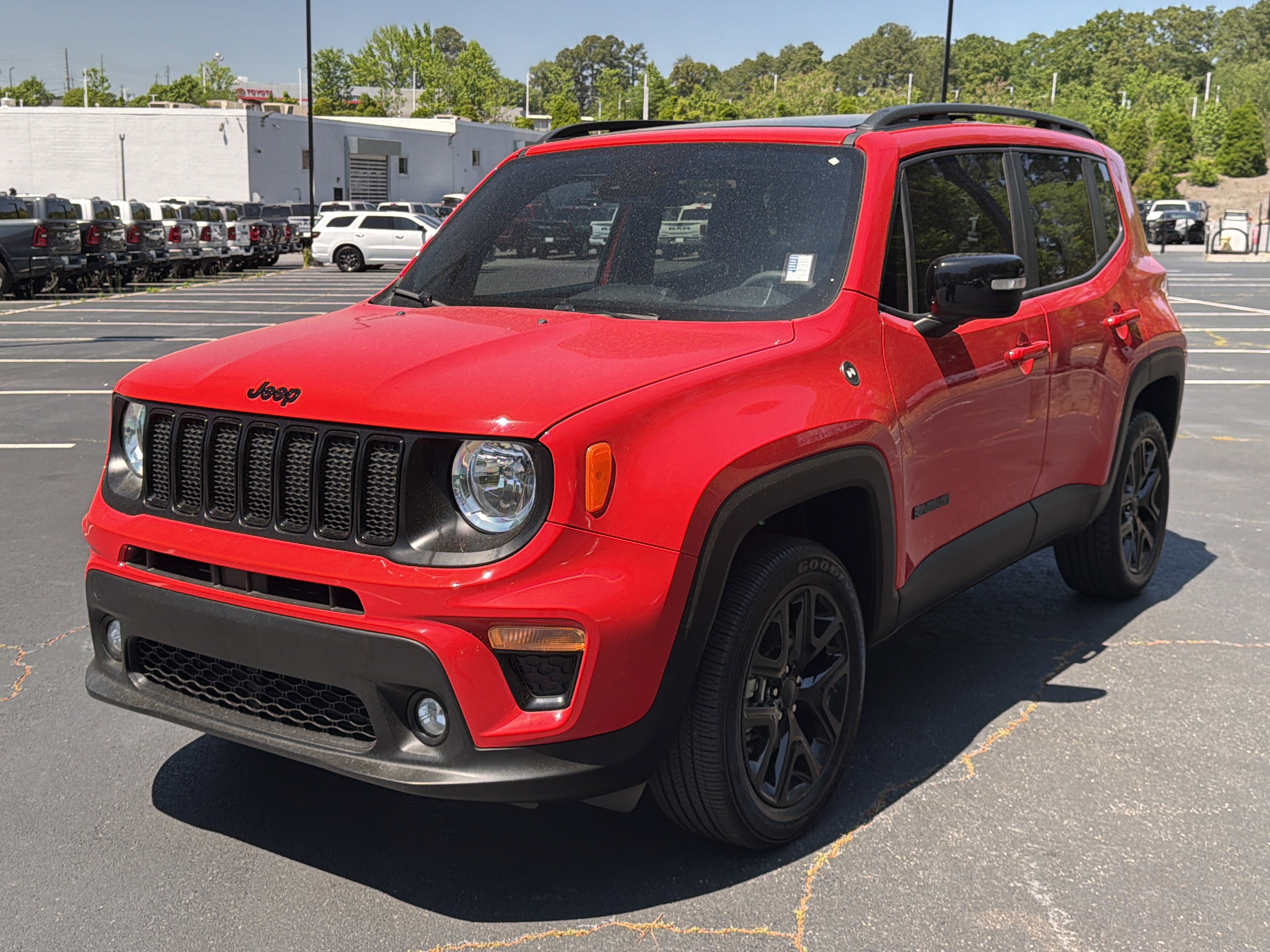 Used 2022 Jeep Renegade Altitude w/ Sun/Sound Group AWD/4WD image 3