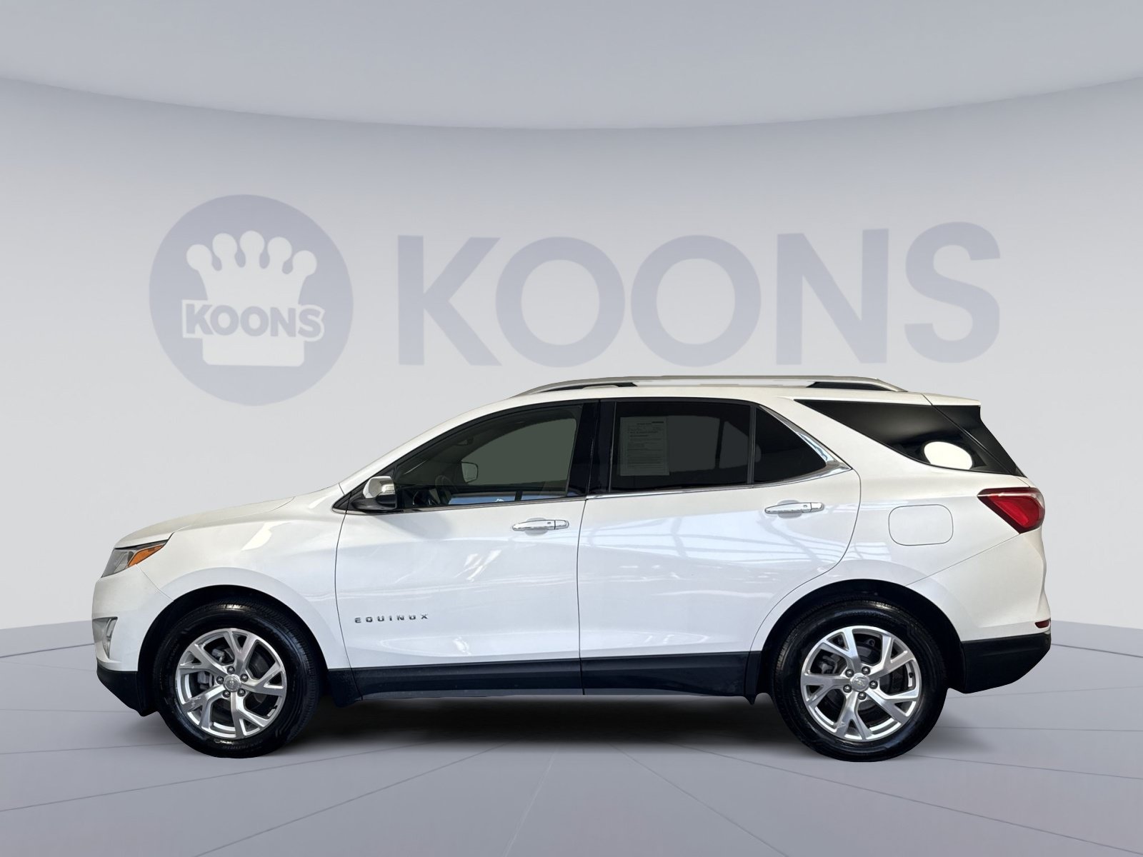 Used 2018 Chevrolet Equinox Premier FWD image 2