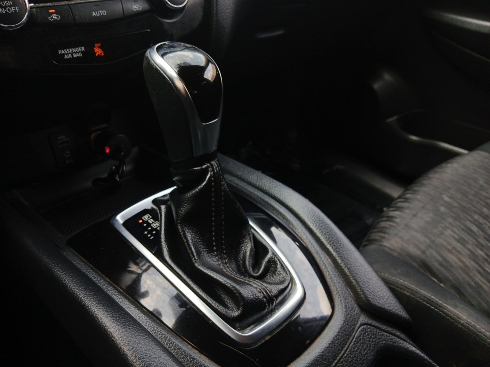 Used 2017 Nissan Rogue SV image 22