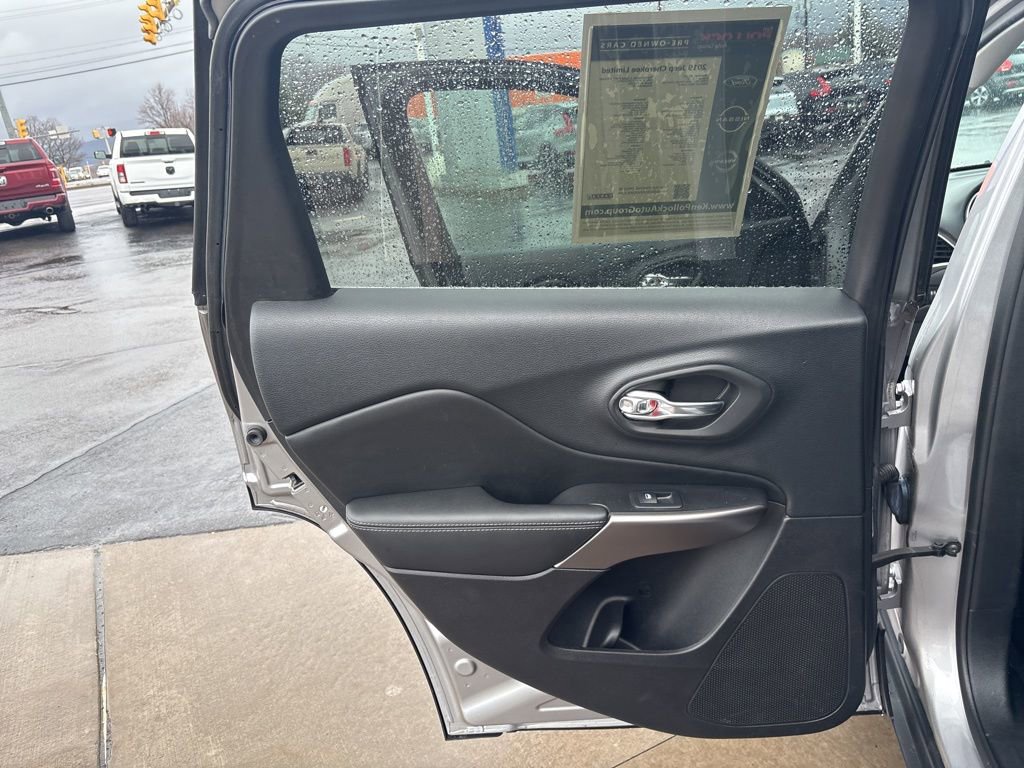 Used 2019 Jeep Cherokee Limited image 29