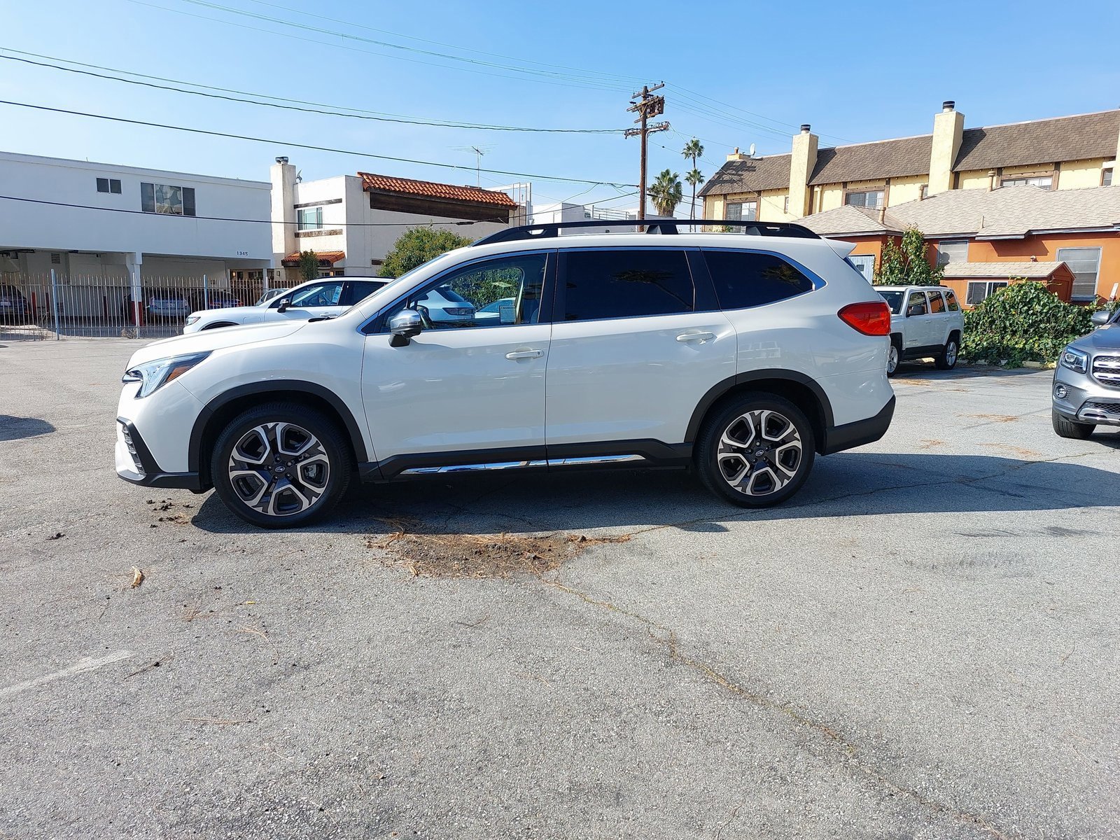 Used 2023 Subaru Ascent Limited w/ Technology Package image 4