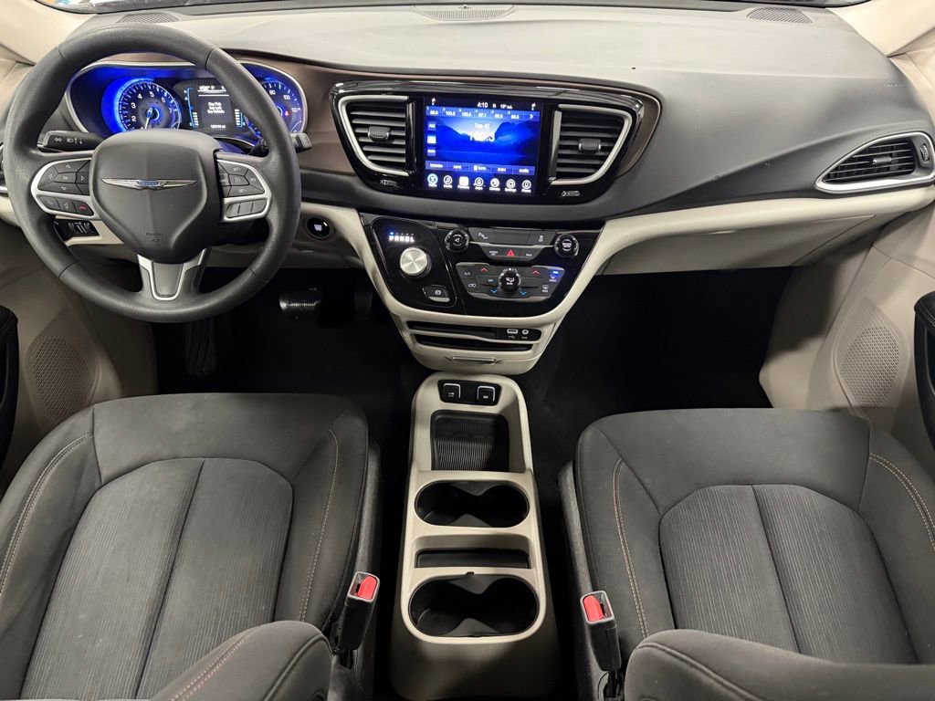 Used 2017 Chrysler Pacifica Touring image 12