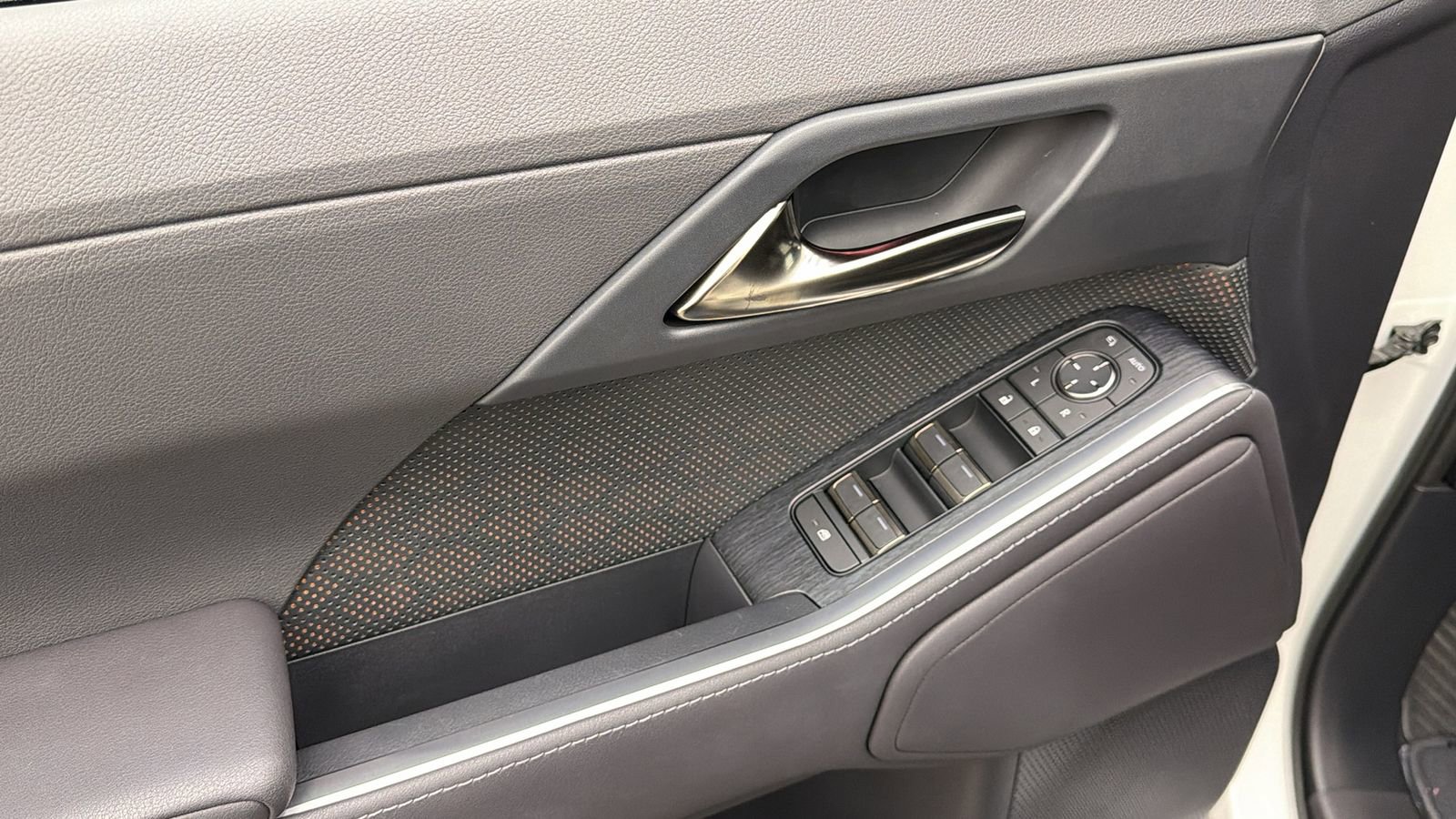 Used 2025 Lexus GX 550 w/ Accessory Package (Z1) image 31