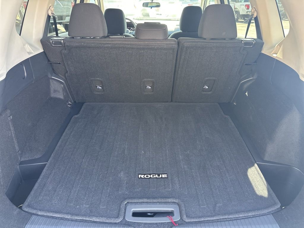 Used 2025 Nissan Rogue S image 11