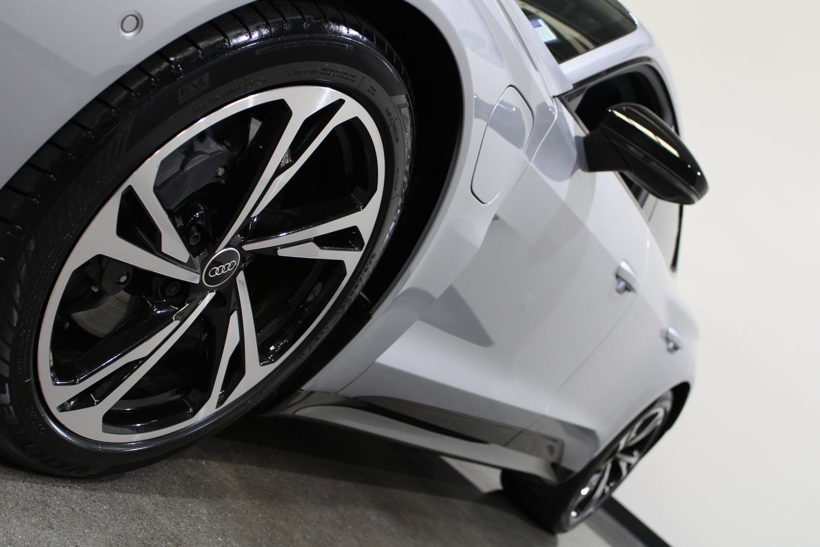 Used 2023 Audi e-tron GT Prestige AWD/4WD image 7