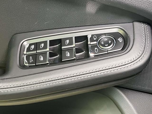 Certified 2025 Porsche Macan image 36