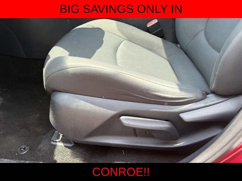 Used 2021 Toyota RAV4 LE AWD/4WD image 13