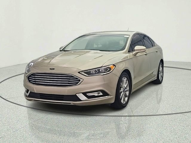 Used 2017 Ford Fusion SE w/ Fusion SE Technology Package FWD image 2