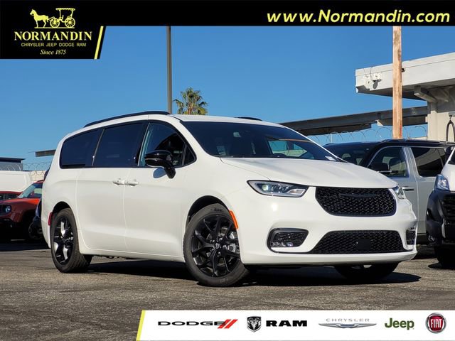 New 2026 Chrysler Pacifica Select w/ S Appearance Package video 1