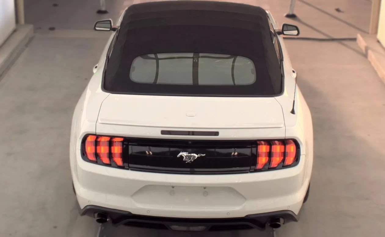 Used 2022 Ford Mustang Premium RWD image 6
