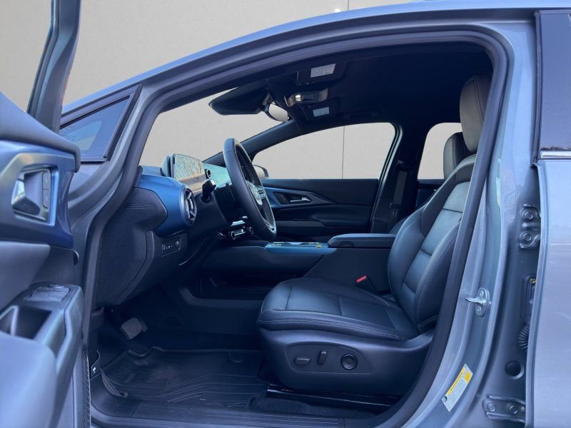 Used 2024 Chevrolet Equinox EV LT image 9