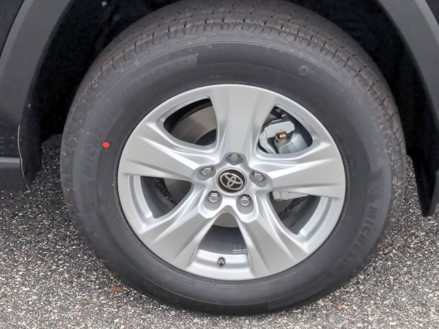 Used 2021 Toyota RAV4 XLE image 11