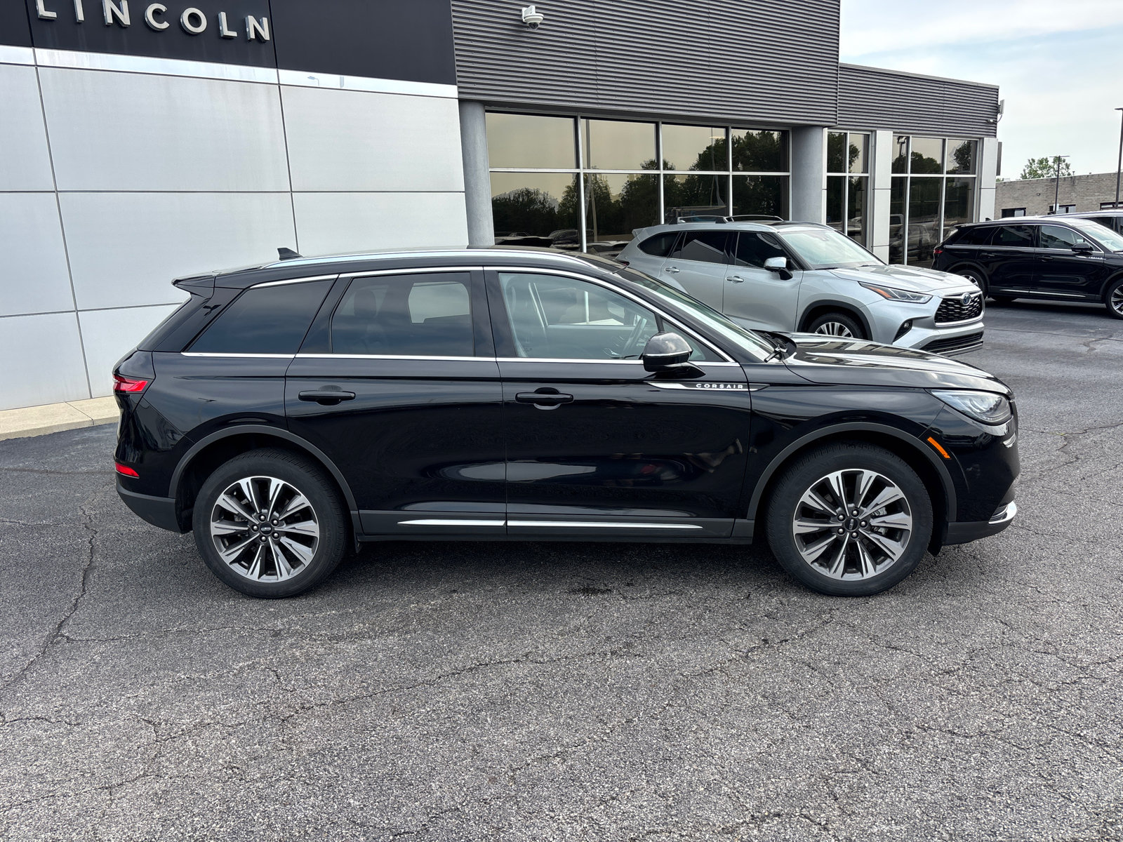 Used 2022 Lincoln Corsair Reserve w/ Elements Package AWD/4WD image 8