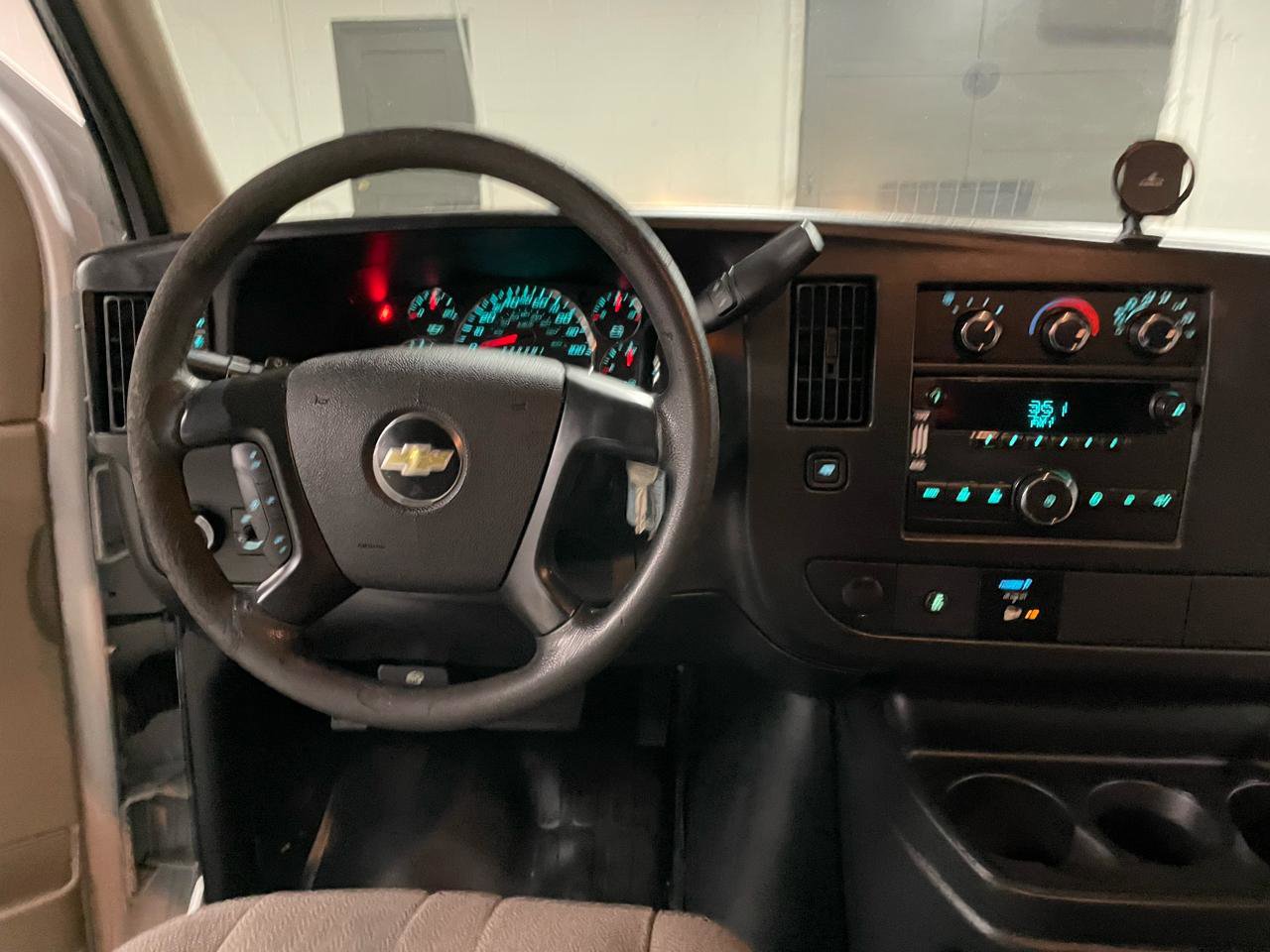 Used 2014 Chevrolet Express 2500 Extended RWD image 9