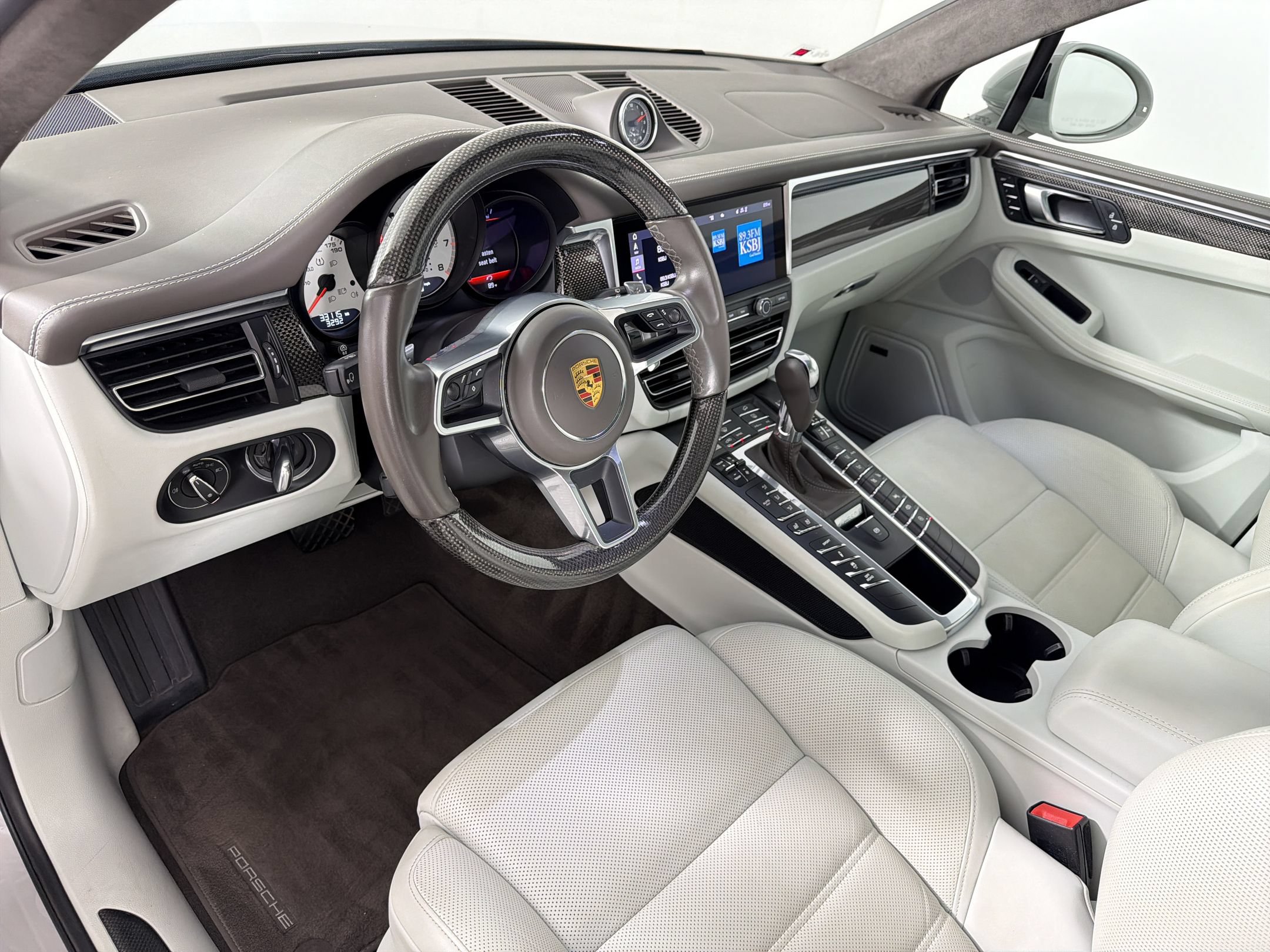 Certified 2021 Porsche Macan Turbo w/ Premium Package Plus (PF0) AWD/4WD image 4