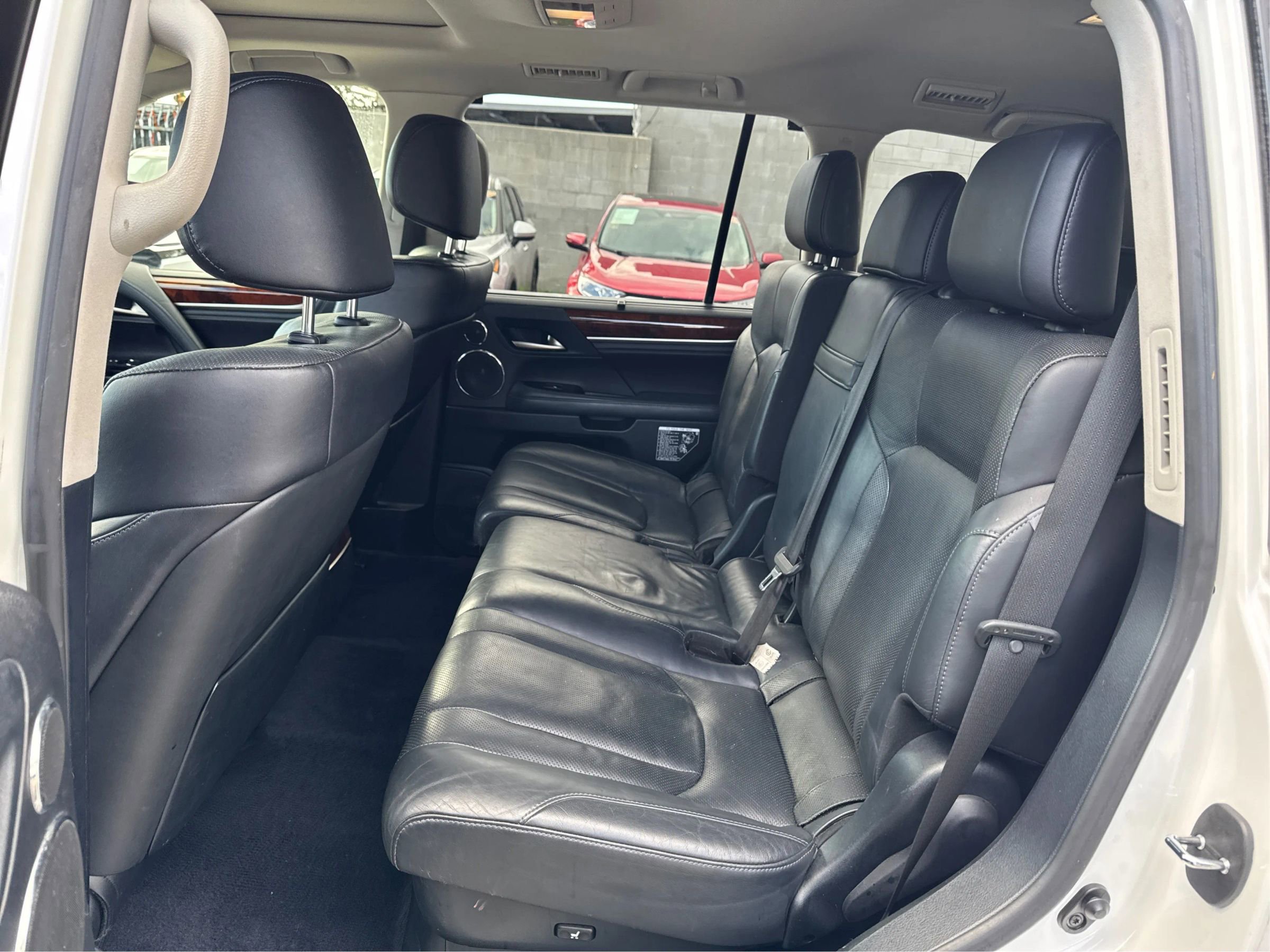 Used 2016 Lexus LX 570 4WD image 10