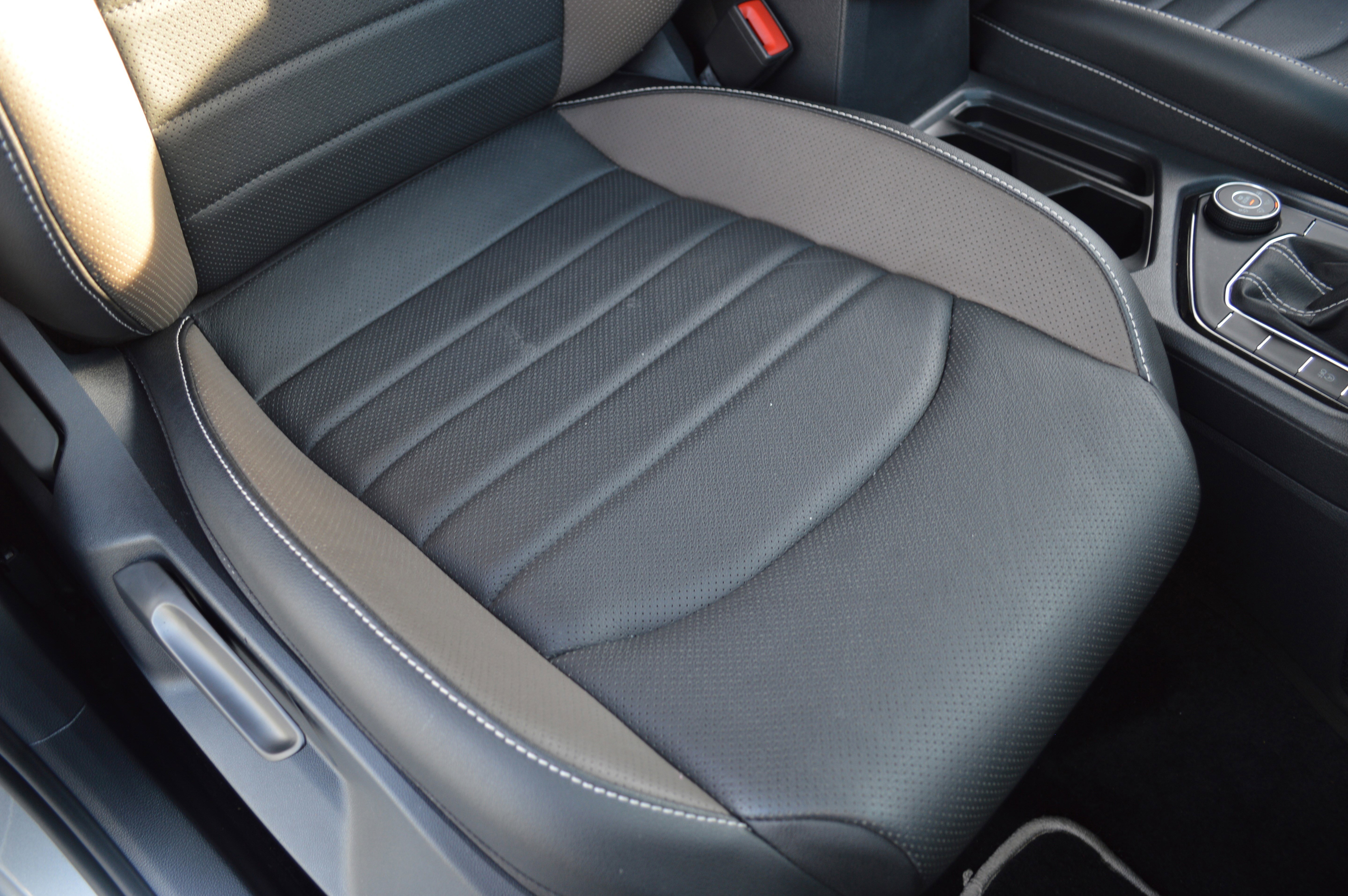 Used 2022 Volkswagen Taos SEL image 37