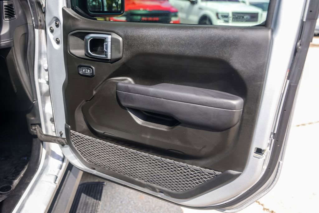 Used 2024 Jeep Wrangler Unlimited Rubicon w/ Convenience Group AWD/4WD image 27