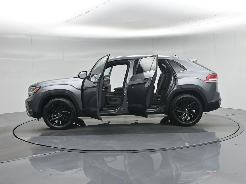 Used 2023 Volkswagen Atlas Cross Sport SE w/ Panoramic Sunroof Package image 5