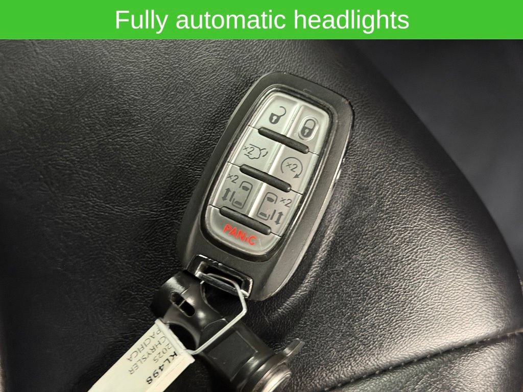 Used 2025 Chrysler Pacifica Select FWD image 24