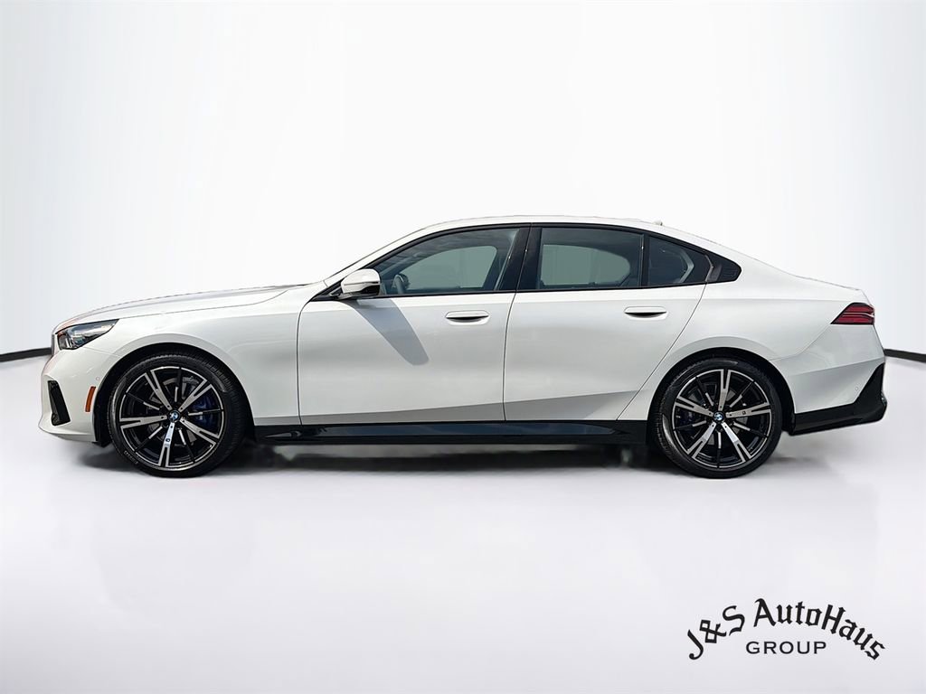 Used 2026 BMW 530i xDrive w/ M Sport Package AWD/4WD image 4