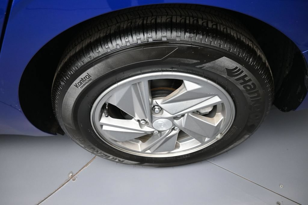 Certified 2025 Hyundai Elantra SE FWD image 15