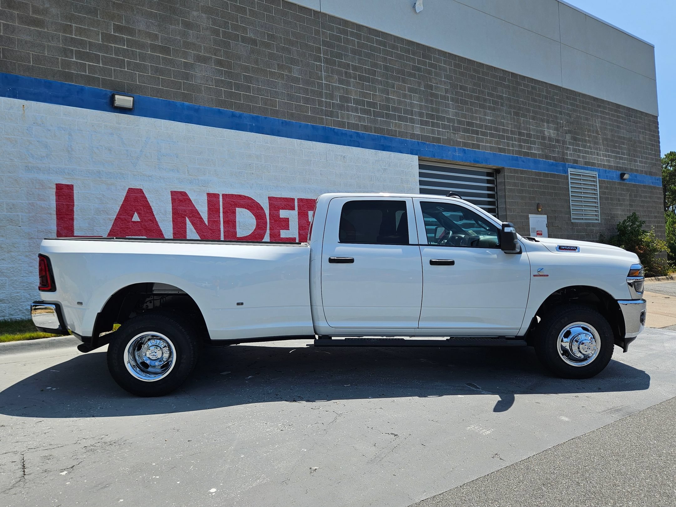 New 2026 RAM 3500 Tradesman AWD/4WD image 8