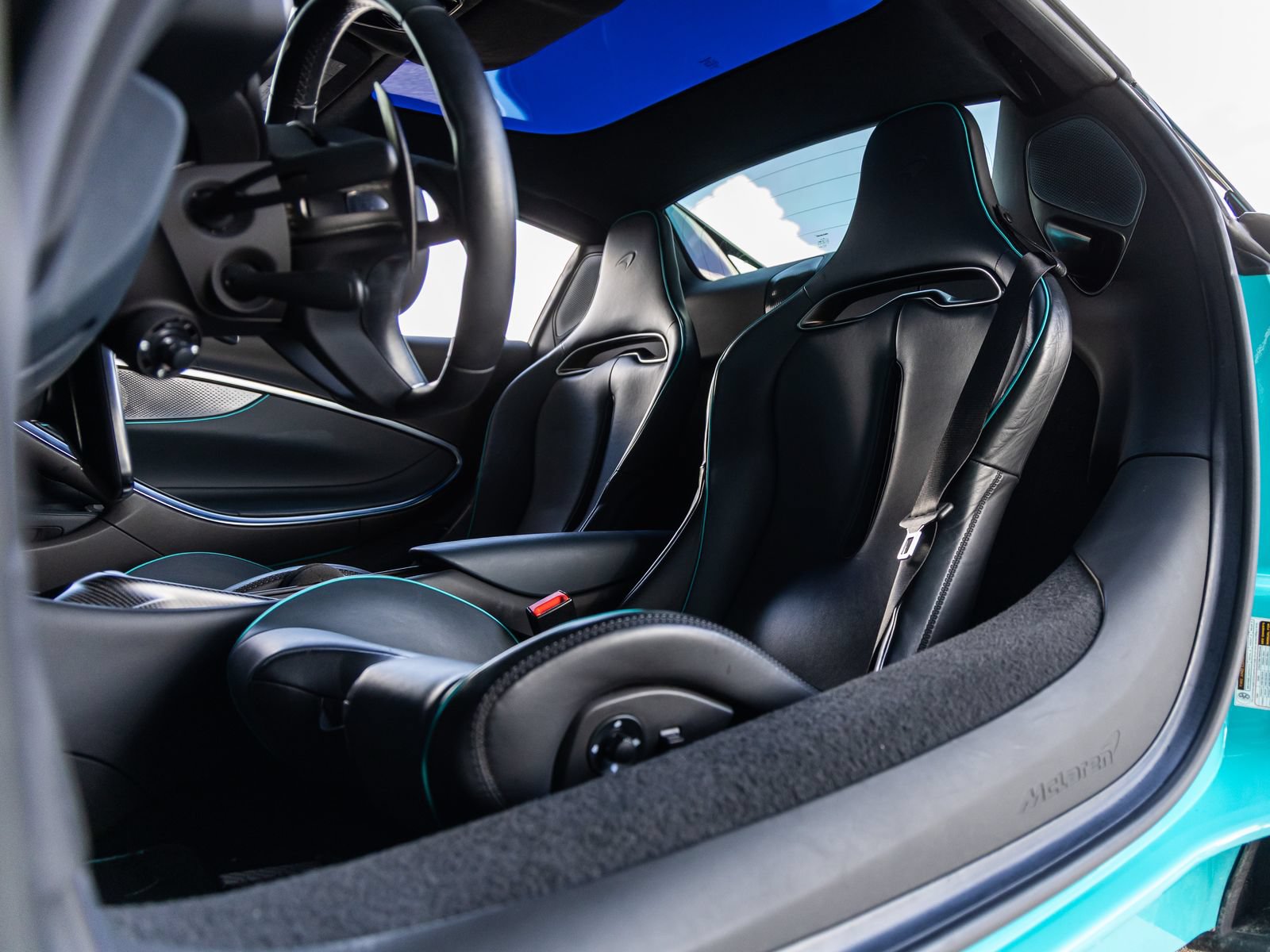 Used 2025 McLaren Artura Spider RWD image 30