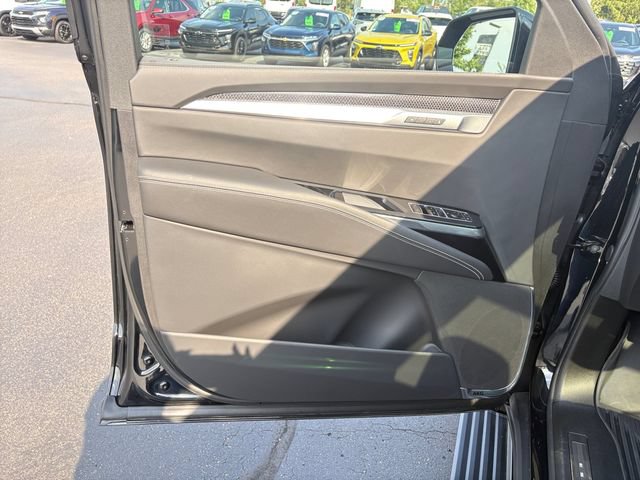 Certified 2026 Cadillac Escalade V w/ LPO, ONYX Package AWD/4WD image 21