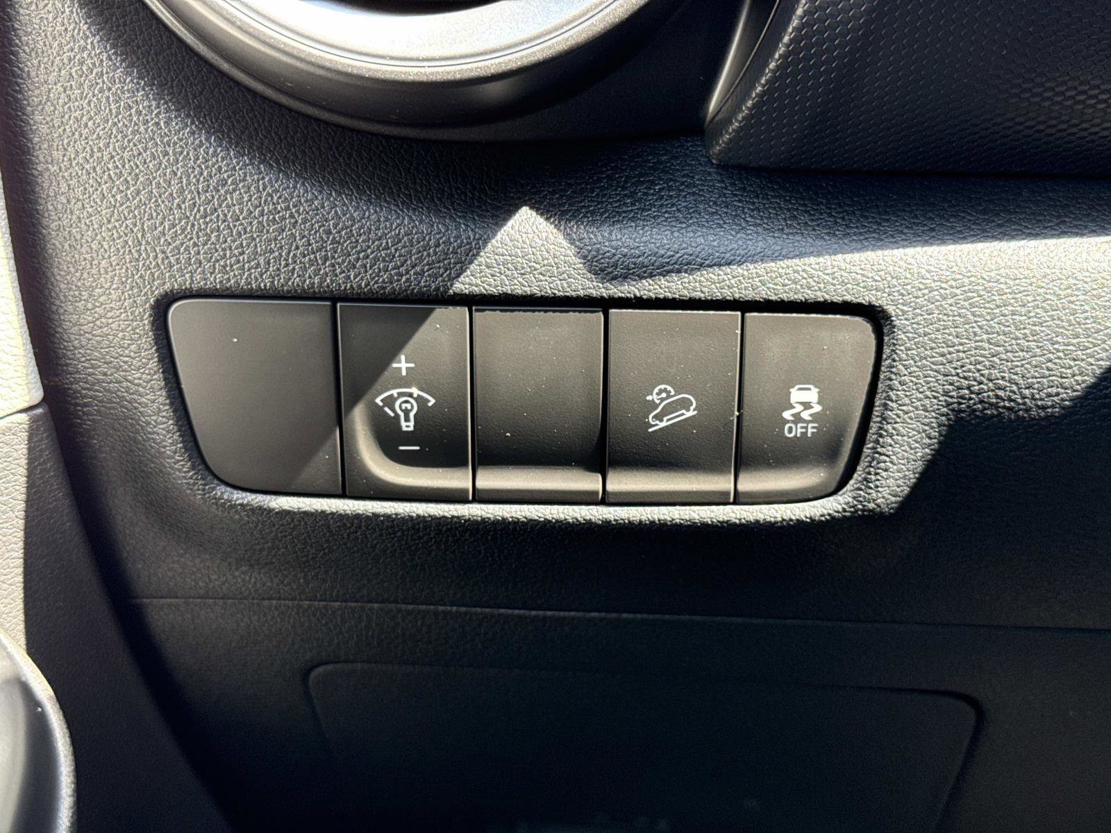 Certified 2023 Hyundai Kona SEL AWD/4WD image 14