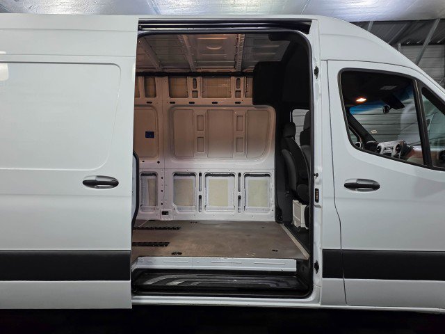 Used 2023 Mercedes-Benz Sprinter 2500 image 10