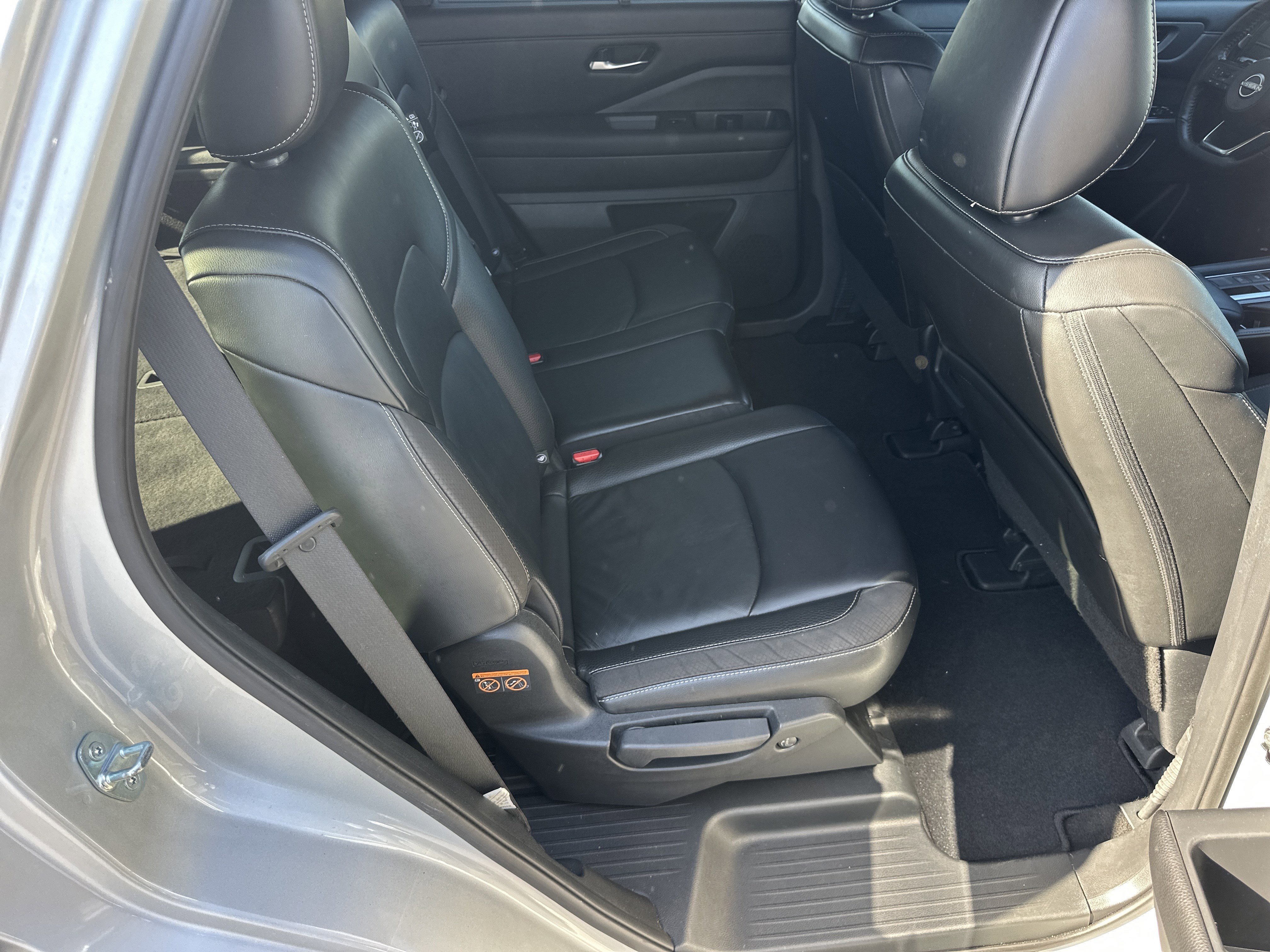 Used 2023 Nissan Pathfinder SL image 16