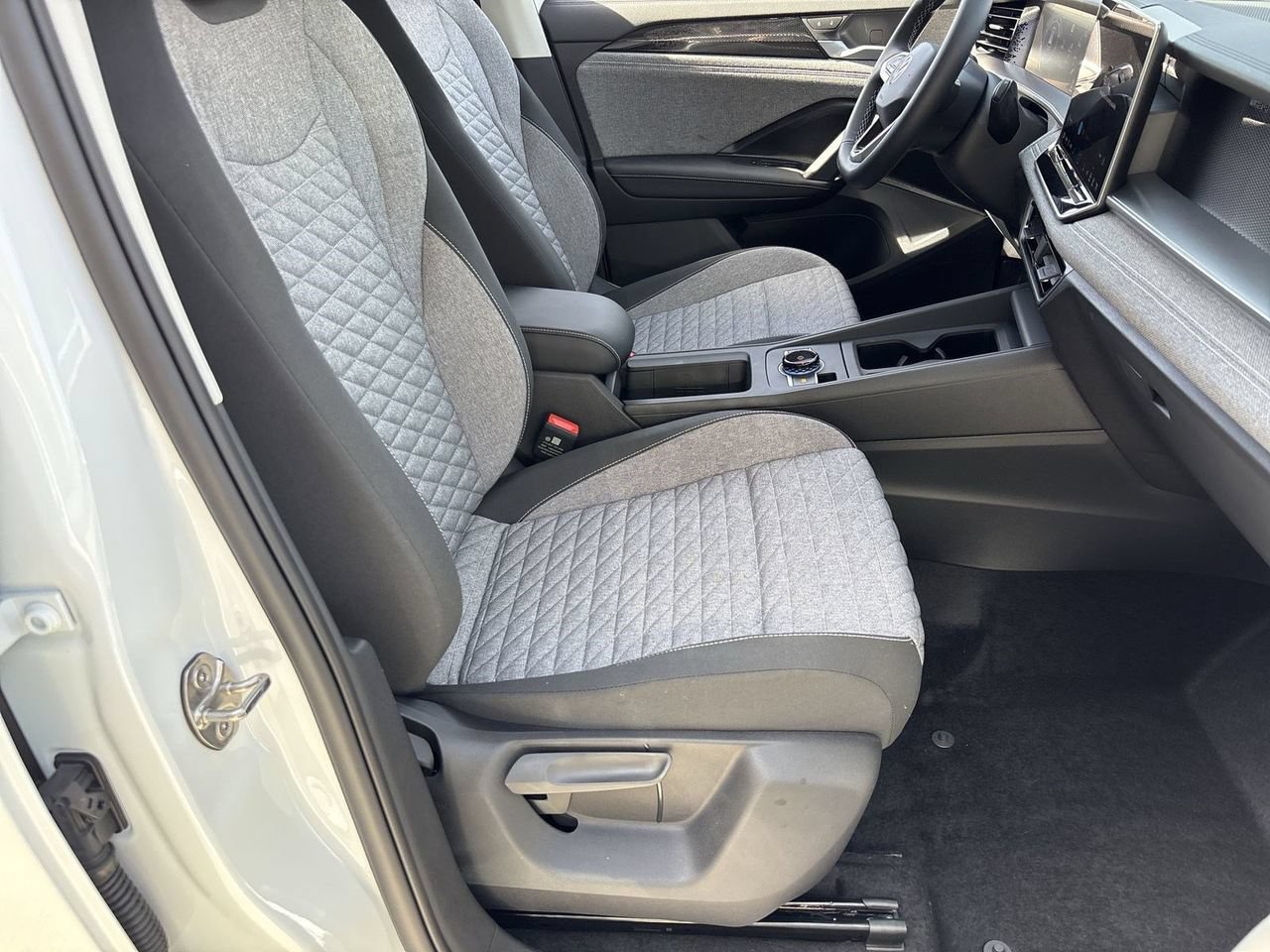 New 2026 Volkswagen Tiguan S AWD/4WD image 8