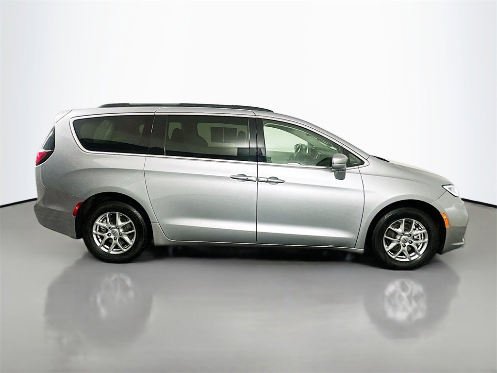 Used 2021 Chrysler Pacifica Touring w/ Cold Weather Group image 8