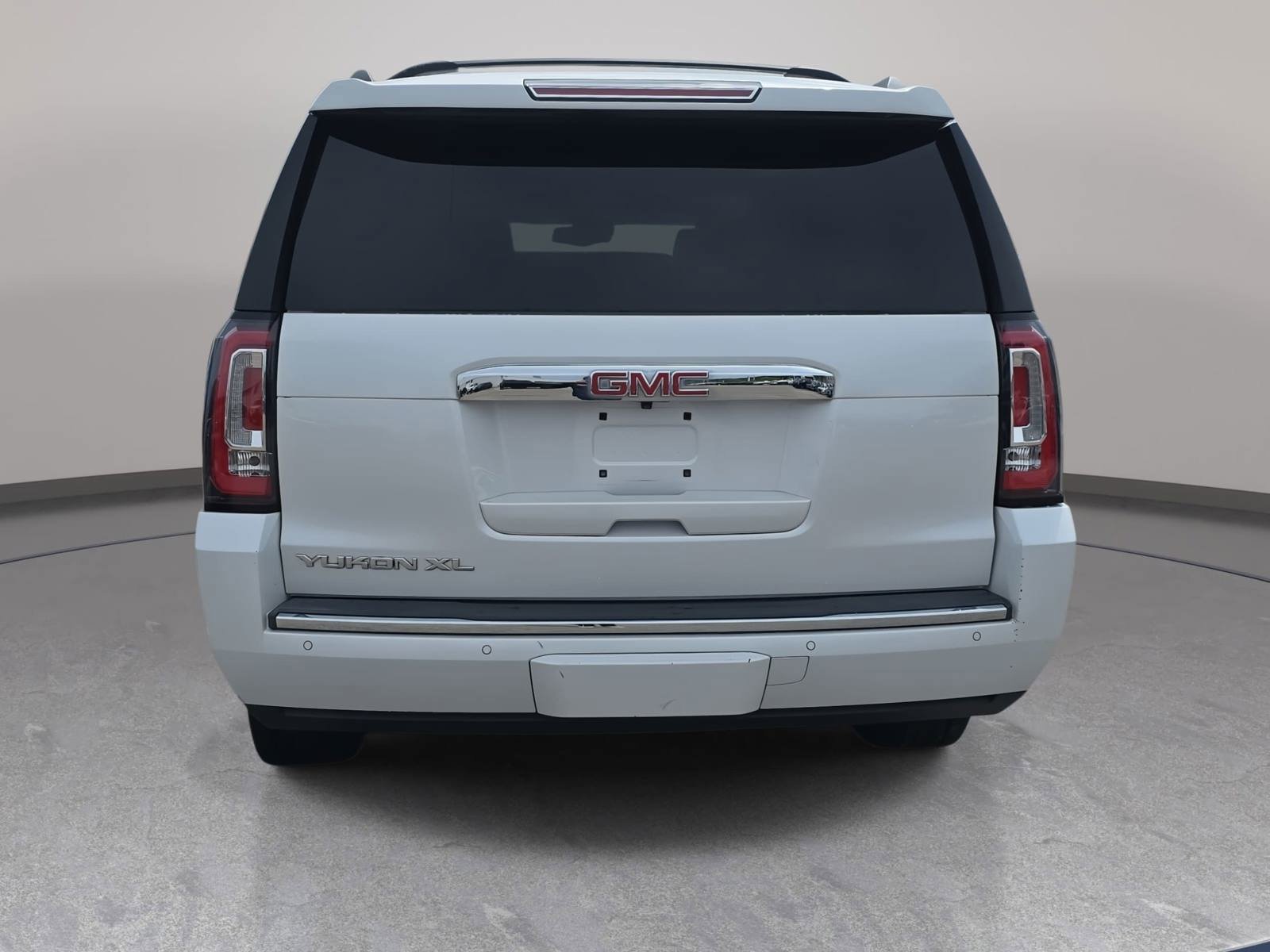 Used 2017 GMC Yukon XL Denali w/ Open Road Package AWD/4WD image 6