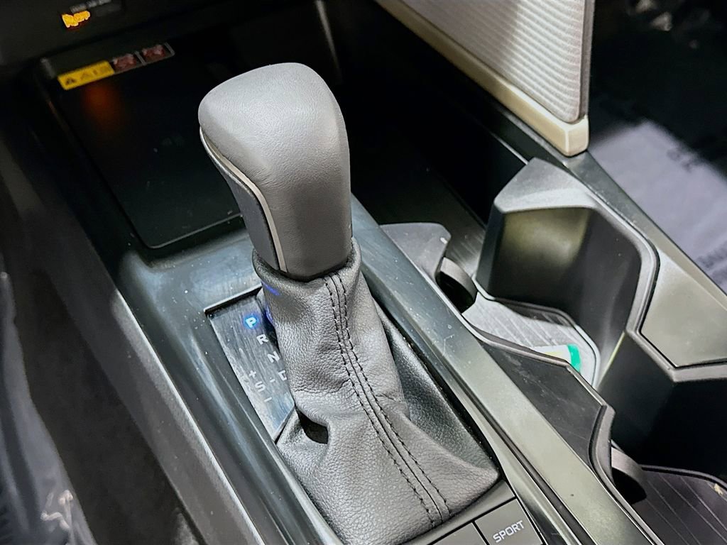 Used 2025 Toyota Camry SE w/ Convenience Package image 16