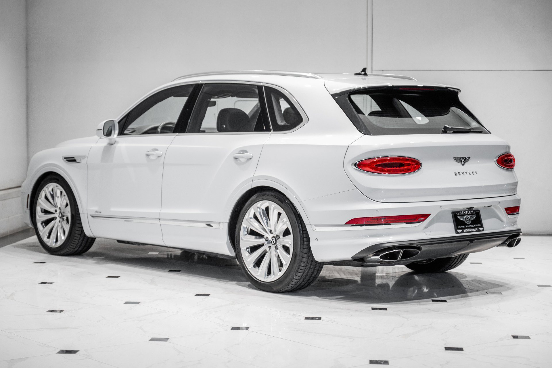 Used 2023 Bentley Bentayga image 3