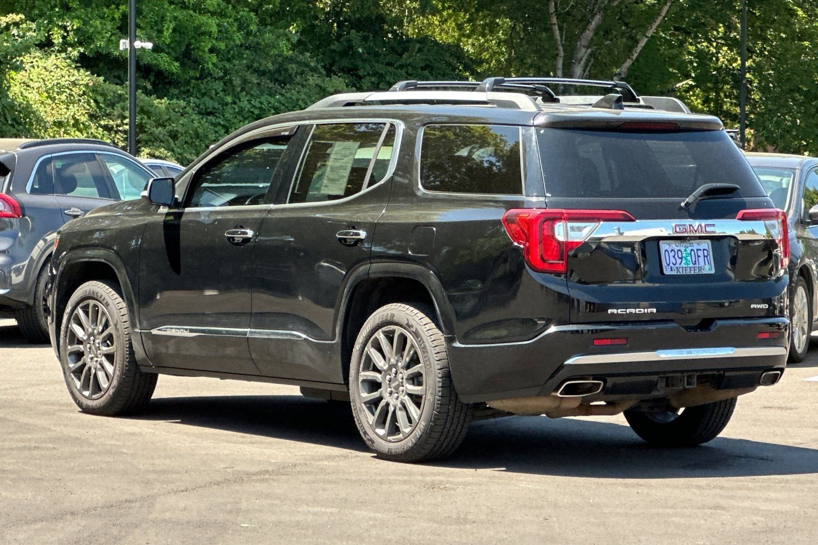 Used 2022 GMC Acadia Denali w/ Black Diamond Edition AWD/4WD image 6