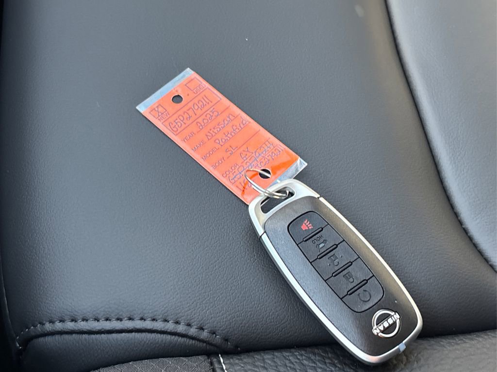 New 2025 Nissan Pathfinder SL image 25