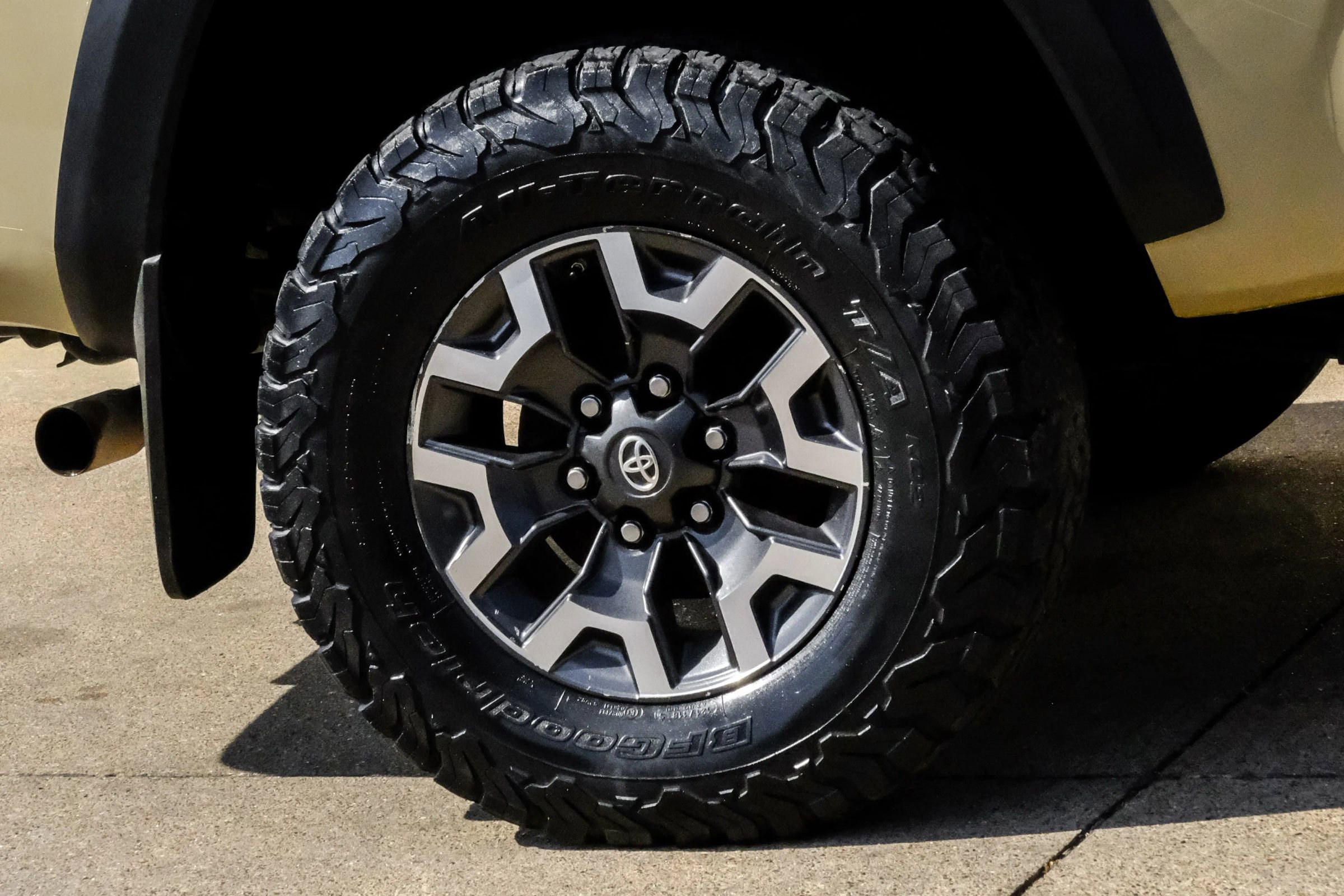 Used 2017 Toyota Tacoma TRD Off-Road image 48