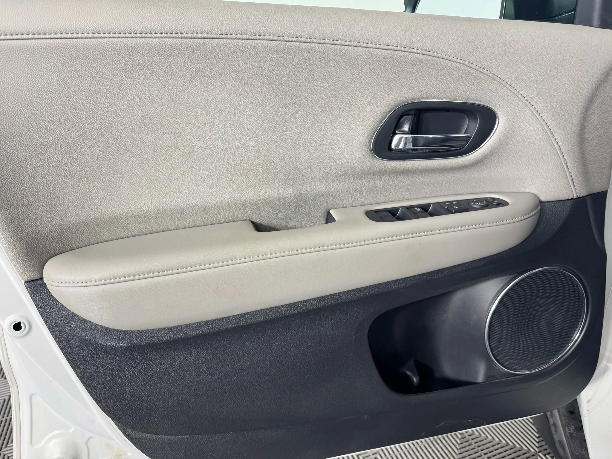 Used 2022 Honda HR-V EX-L image 37