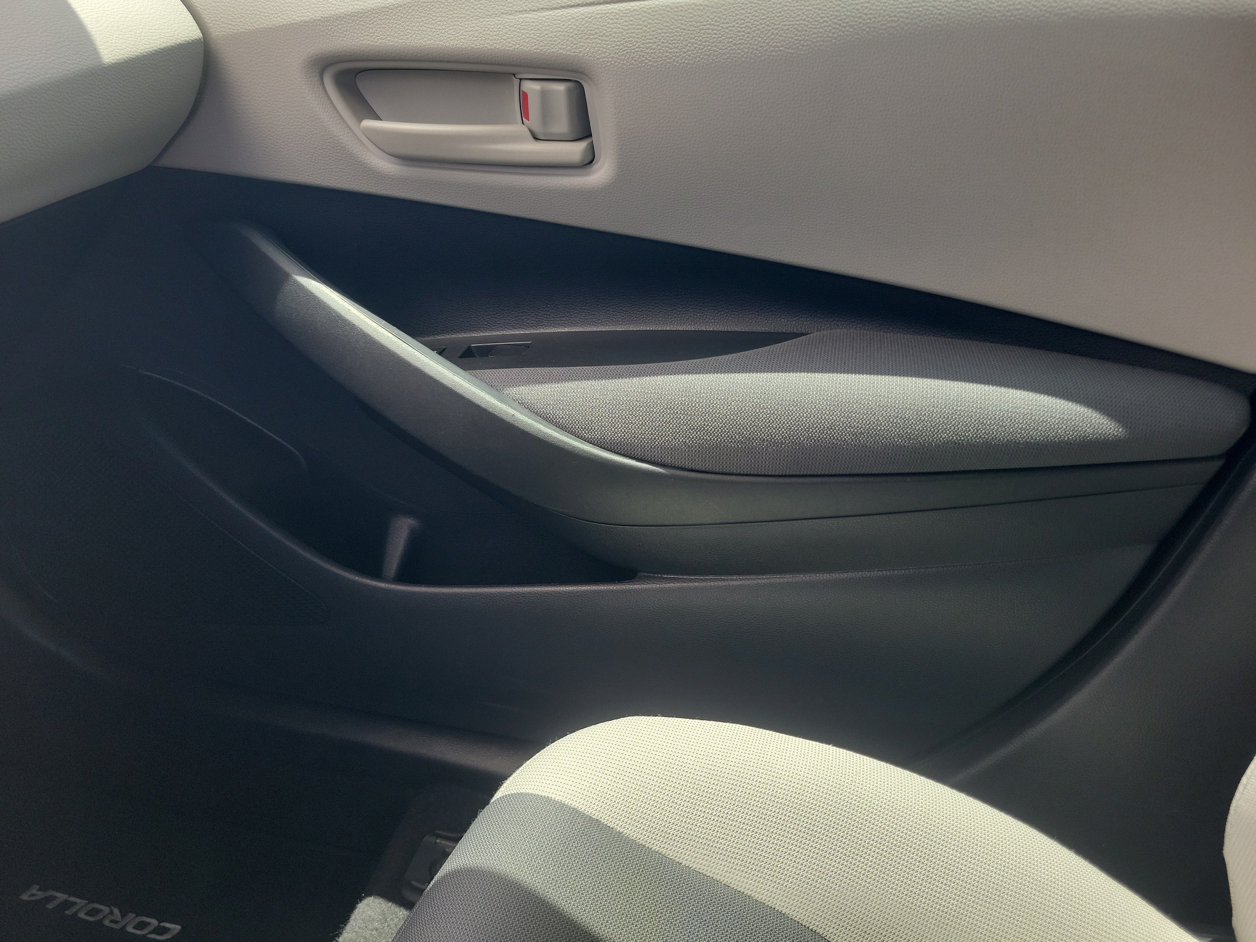 Used 2023 Toyota Corolla LE FWD image 30